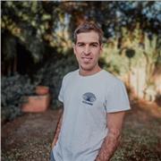 Laurea in Relazioni Internazionali. Con questo titolo e la mia passione per la letteratura sono qualificato per insegnare lo spagn